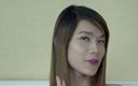 Wonder Shemale: Caliente ladyboy Toy se desnuda para montar la polla a...