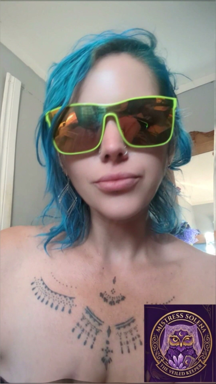 Mistress Solena: Este drag é para mim. o próximo pode ser para você ......