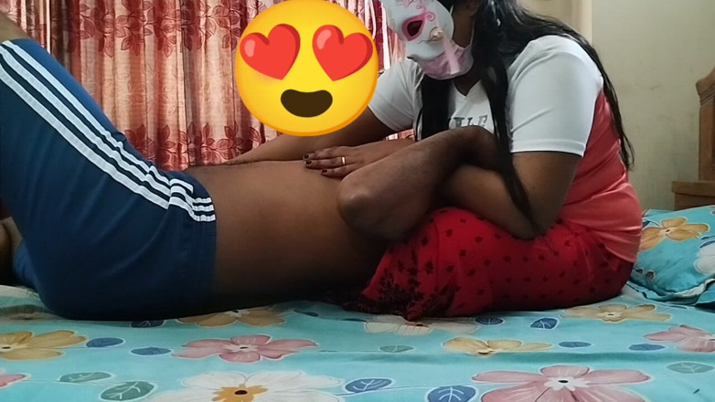 Teensex: 大きな胸の妻が自信をつけるために夫の親友を誘惑しようとする