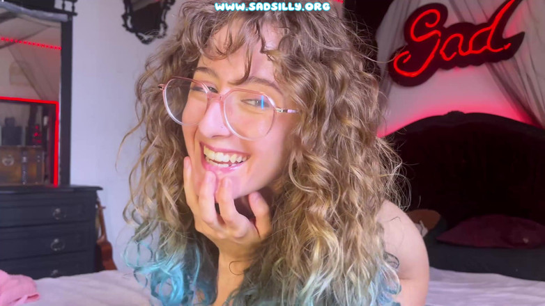 SadSilly: Elle Degouline De Sperme! Creampie Altgirl