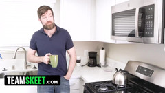 Team Skeet: Первый раз анальный безумие: возбужденные телочки получают их тугие очко растягивают и заполняют спермой