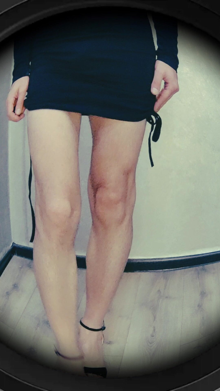 Lana Cross: Saya berjalan bersendirian di sekitar rumah