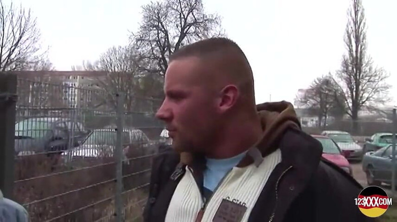 123XXX - 100% Amateurs: Wild dude ger sin varma grädde till en söt tysk...