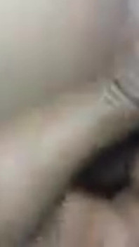 Manžílek si prstí kundičku v mém autě Stříkající orgasmy