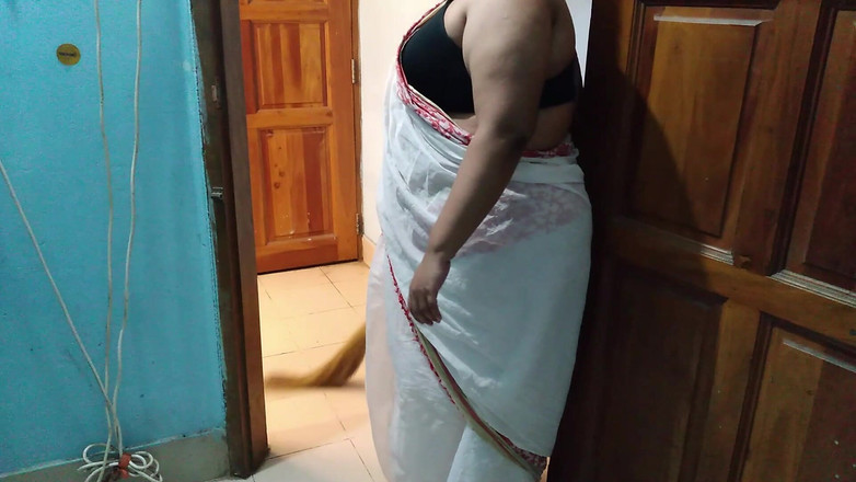 Aria Mia: Tamil Big Tits and Big Ass Desi Saree Aunty Gets...