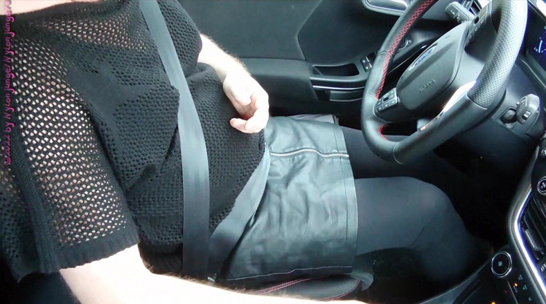 Carmen_Nylonjunge: Sexy frivolous in the car 1. Crossdresser