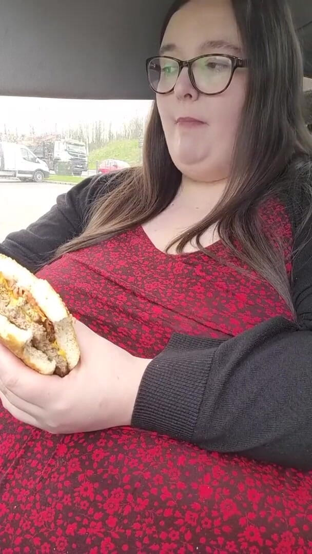 SSBBWLadyBrads: Aku suka memasukkan perut ini ke bk