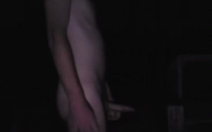 Ginger King: Afuera masturbándose