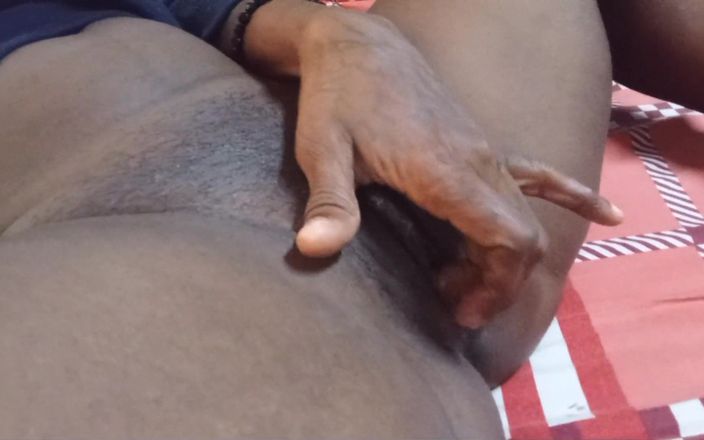 Super sexy ebony cuties: En me caressant le clito, j’ai lancé ma culotte en...