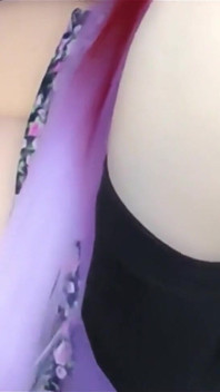 692, une belle-mère MILF à gros cul aime regarder le hentai