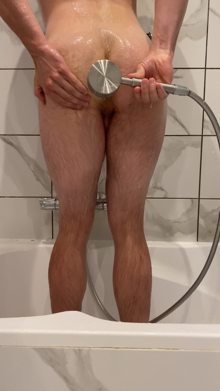 1TeddyBear1: Der Morgen beginnt richtig, als warme Wasser tropfen über meinen nackten...