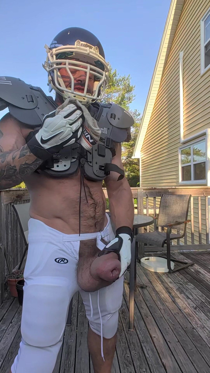 Bruiser Bearwood: Équipement de football, chaussettes, serrant