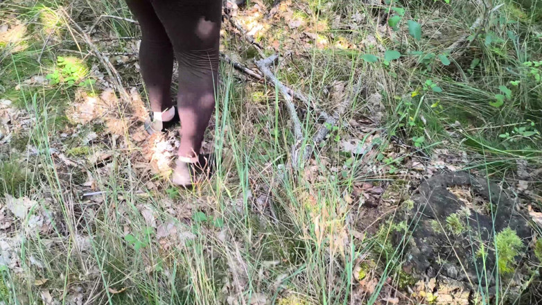 Bouncy Tits Action: Seins attachés dans les bois