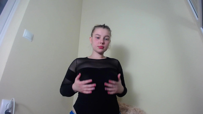 JuiceLussie: Twerking y chupando enorme consolador