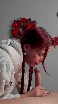 Natale pigra chiavata con la fidanzata! Sensuale pompino vista di profilo, cowgirl al contrario e sborrata sega calda