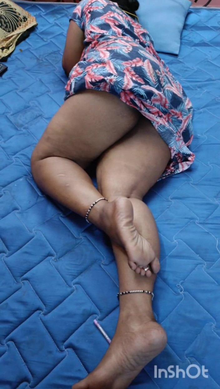 Reshmahotever: Aku dientot hot sama teman istriku