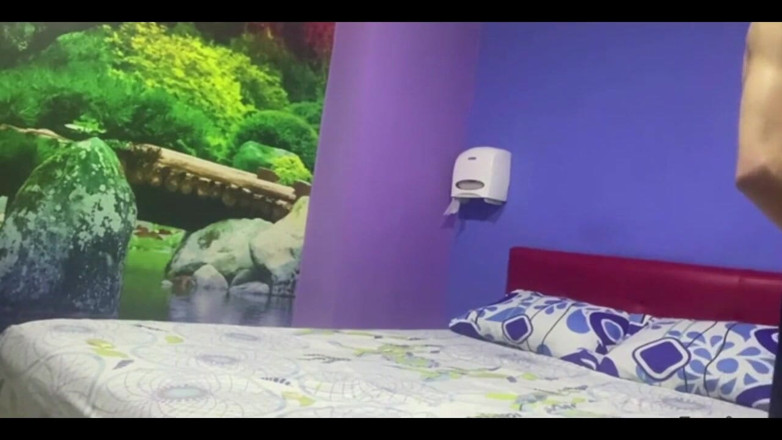 Skinny23cm: Sex v gay hotelu s heterosexuální mužem 