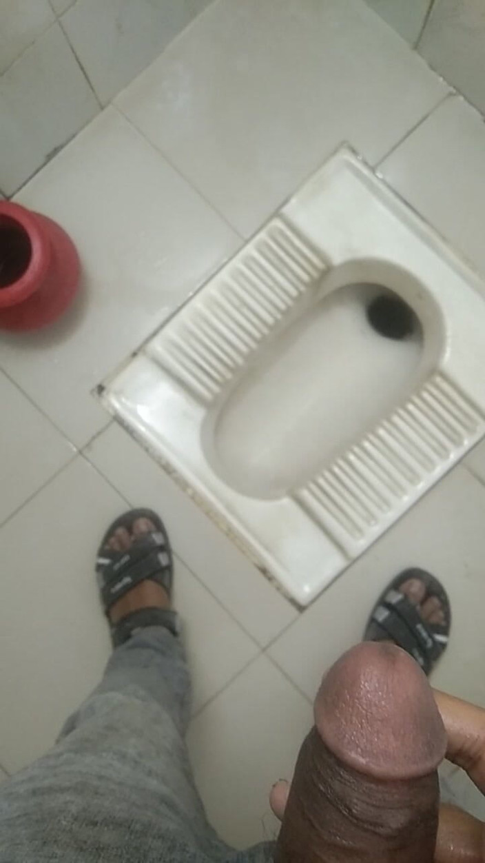 Viral_tiktokar: I Went to the Office Bathroom and Beat Myself up