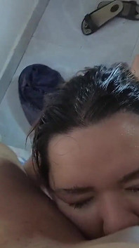 Dieses mollige schwein mit hartem gesichtsfick unterworfen und demütigen