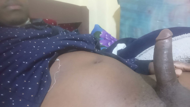 Sexyjayla254: Băiat obraznic mângâindu-și pula până când ejaculează în pat
