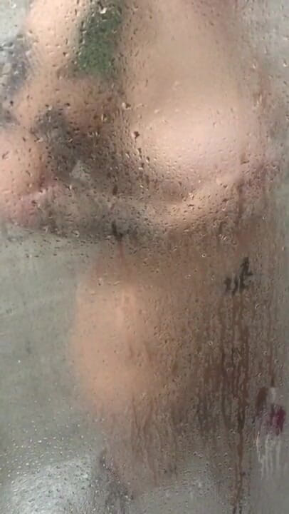 CarleXXX: Romi has shower alone