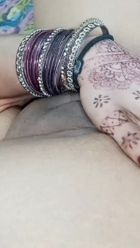 Bhabhi kampung desi India panas dikongkek oleh audio hindi yang jelas