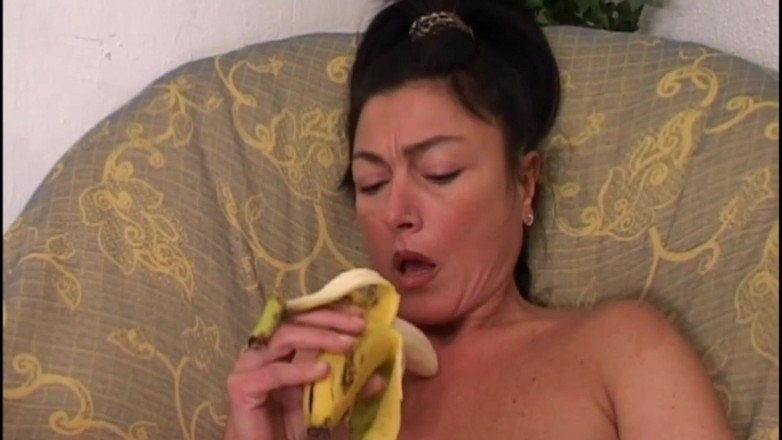 My real dirty life: Alte Frau Masturbiert Mit Banane