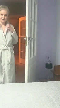 Zawsze napalona i gotowa milf z sąsiedztwa