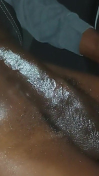 Cms acariciando su gran polla negra (bbc) con mucho aceite