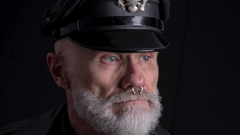 Muscles Cigar FFPig: Strap-on Leather Daddy