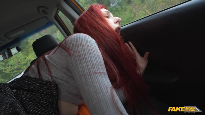 Fake Driving School: Escuela de conducción falsa - la pelirroja británica Gigi Rouge necesita...