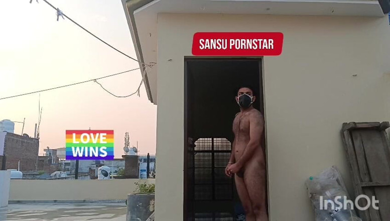 Sansuindia: Indický herec nahý venku