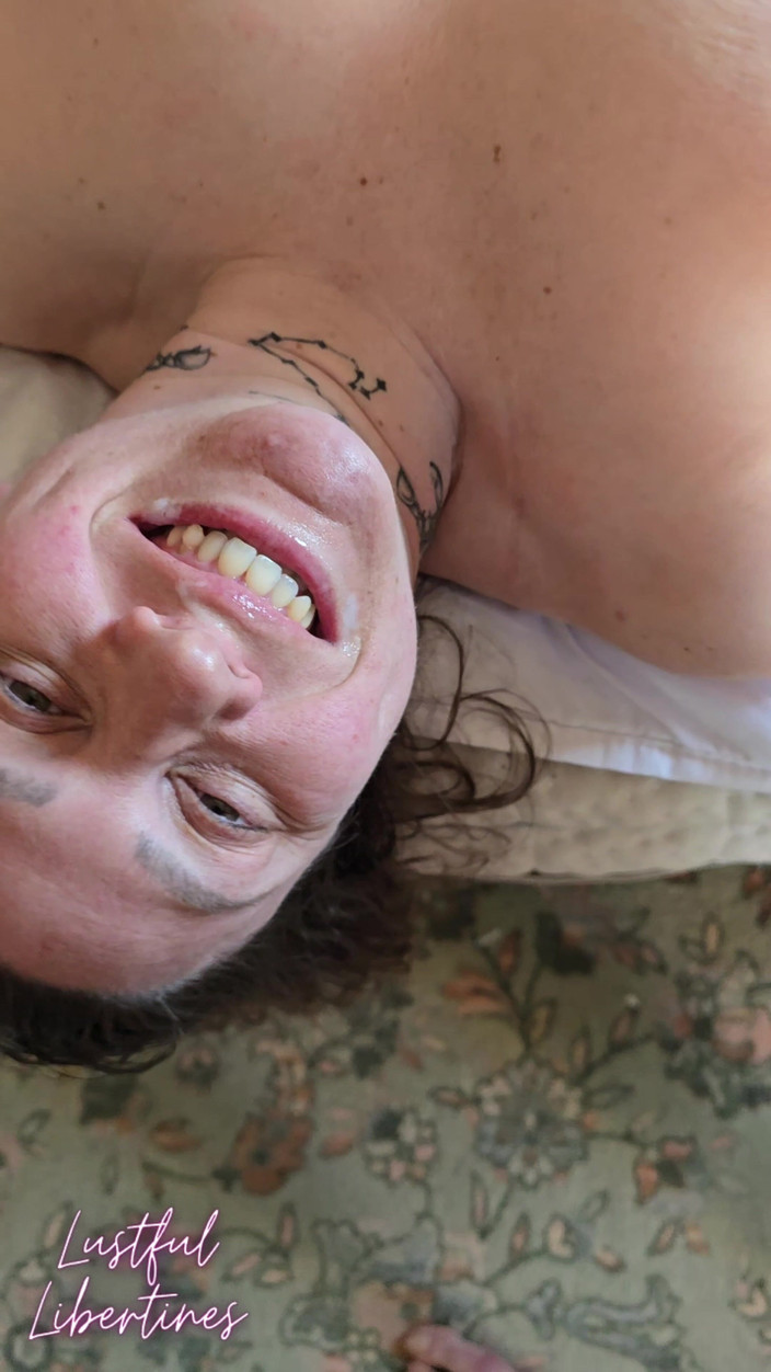 Lustful Libertines: Bugün amcığıma sahip olamıyorsun bebeğim ama onun yerine yüzümü sikebiliyorsun