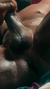 Głaskanie jej prawdziwego dildo ogromny BBC Aż spuści część 1