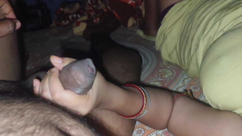 Angelmona: Подруга дези дрочит дома