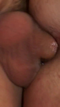Video exclusivo a pelo: sexo anal intenso en el consultorio de un médico cachondo