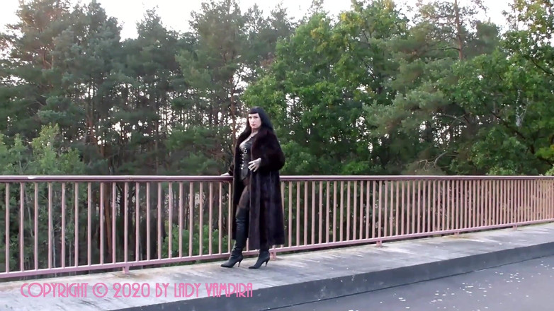 Domina Lady Vampira - SM Studio Femdom Empire: Venuše v kožešině, část 3
