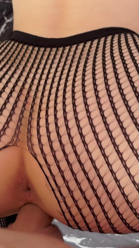 Ruwe Anale Seks Van Een Gotische Slet, Gapende Grote Kont in Verscheurde Panty's. Deel 2