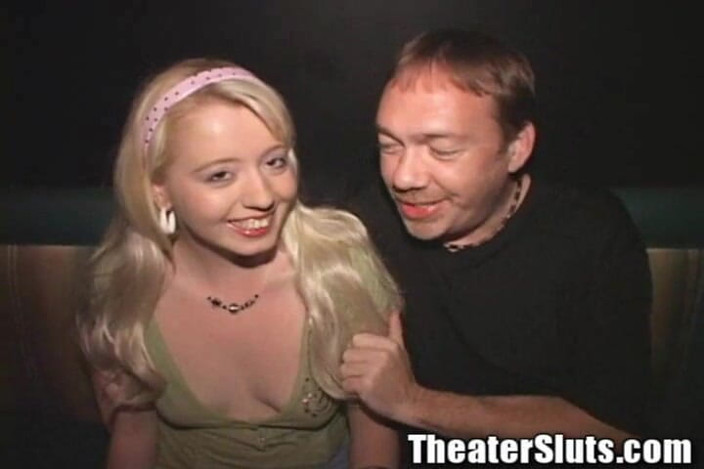 Theater Sluts: Voix sensu, une salope blonde sophistiquée se fait baiser dans...