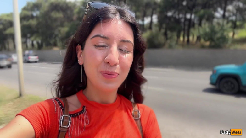 Katty West: 낯선 사람과 미친 사정으로 덤불에서 공개 오럴