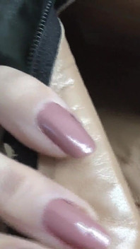 Hukuman Pekerja untuk Jualan Buruk, Menghidu dalam But Kulit, POV, Lady Victoria Valente