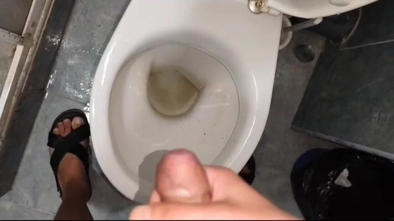 MartyBrady: トゥインクが彼氏と遊んでトイレで射精する