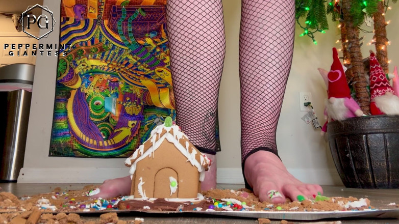Peppermint Giantess: Giantess Christmas Village Slo-mo Crush Destroying My Gingerbread Houses in...