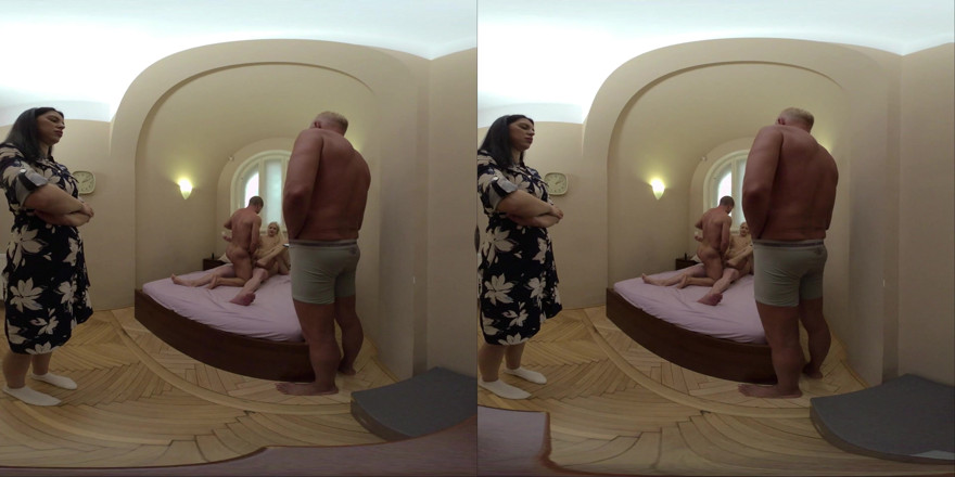 Dans VR: Гарячий vr-секс утрьох залишає дупу Романли тремтіти!