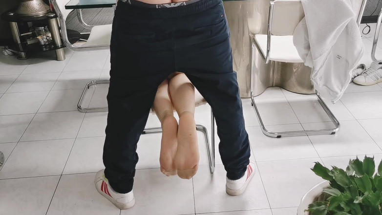 Yvonne: Hanya untuk Pencinta Soles Nylon