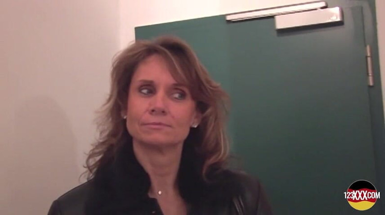 123XXX - 100% Amateurs: Abile donna tedesca che mostra come è fatta