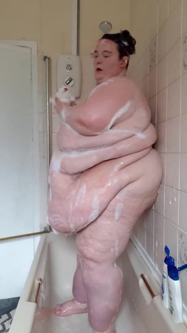 SSBBWLadyBrads: Big fat goddess washes herself