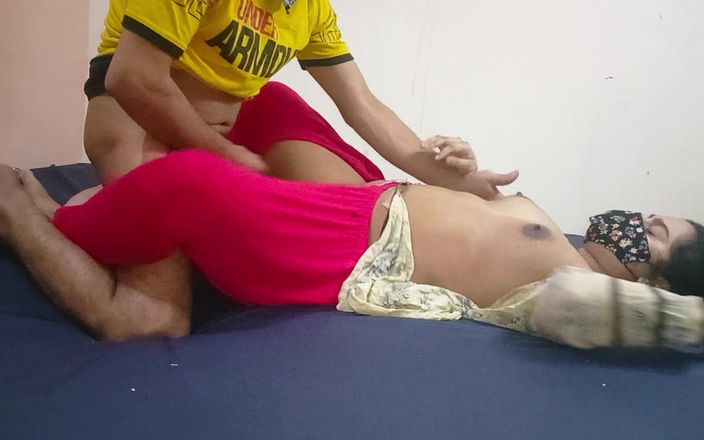 Sairaxsaim: Kakak ipar mesra-mesraan ini lagi asik ngentot memek adik iparnya...