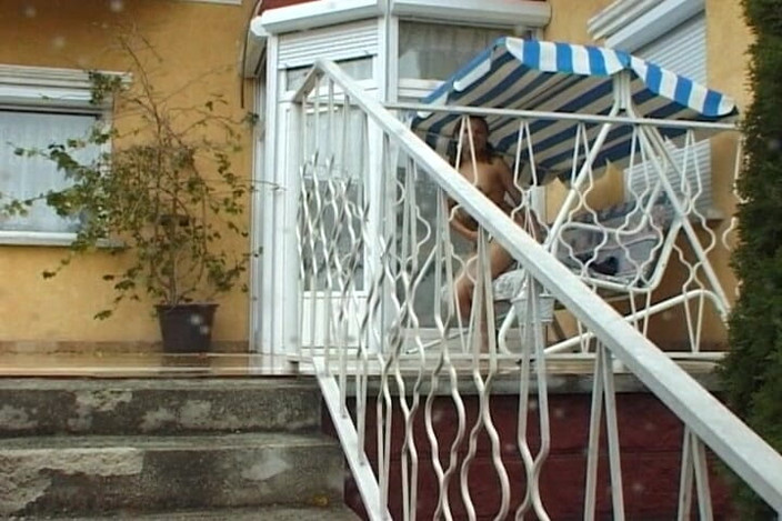 Porno kino: Watch This Solo Session Where German Babe Pee All Over