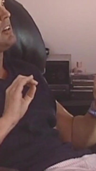 Loira gata é apaixonadamente lambida e dedada ao orgasmo